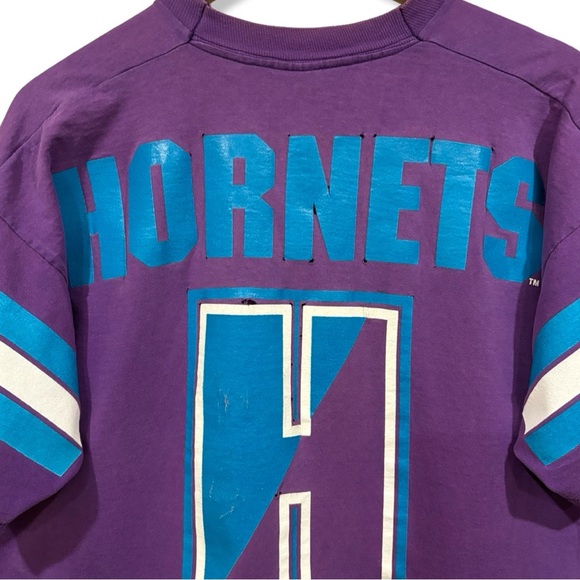 Vintage 90s Charlotte Hornets Salem Sportswear T-Shirt - Picture 4 of 5